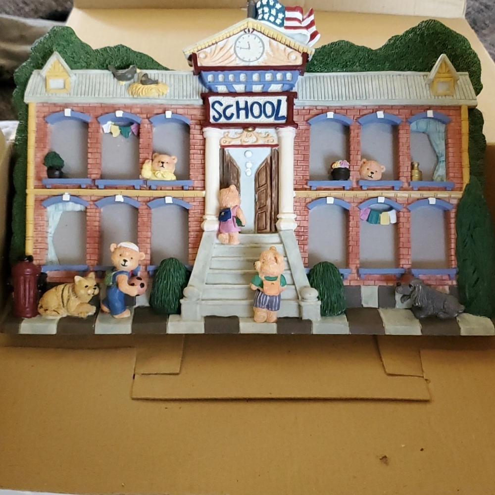School House Frame ( 12 photos)